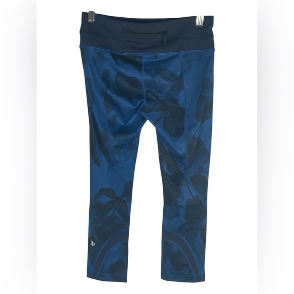 Lululemon Run Inspire Crop II Jumbo Inky Floral Blue Black Size 4 - Picture 4 of 12